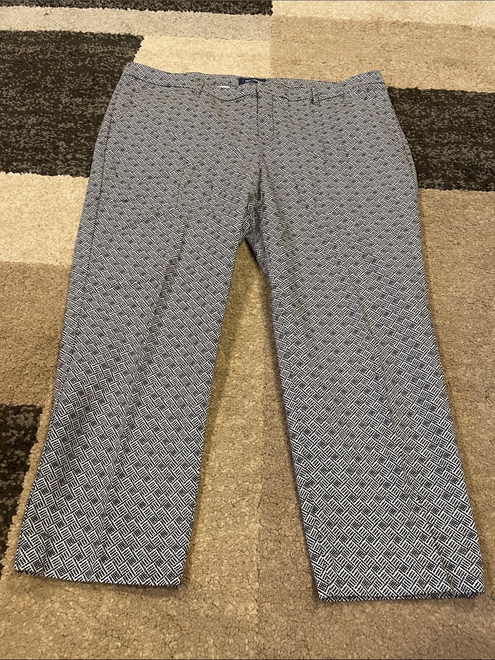Old Navy Black and White Patterned Cropped Pants